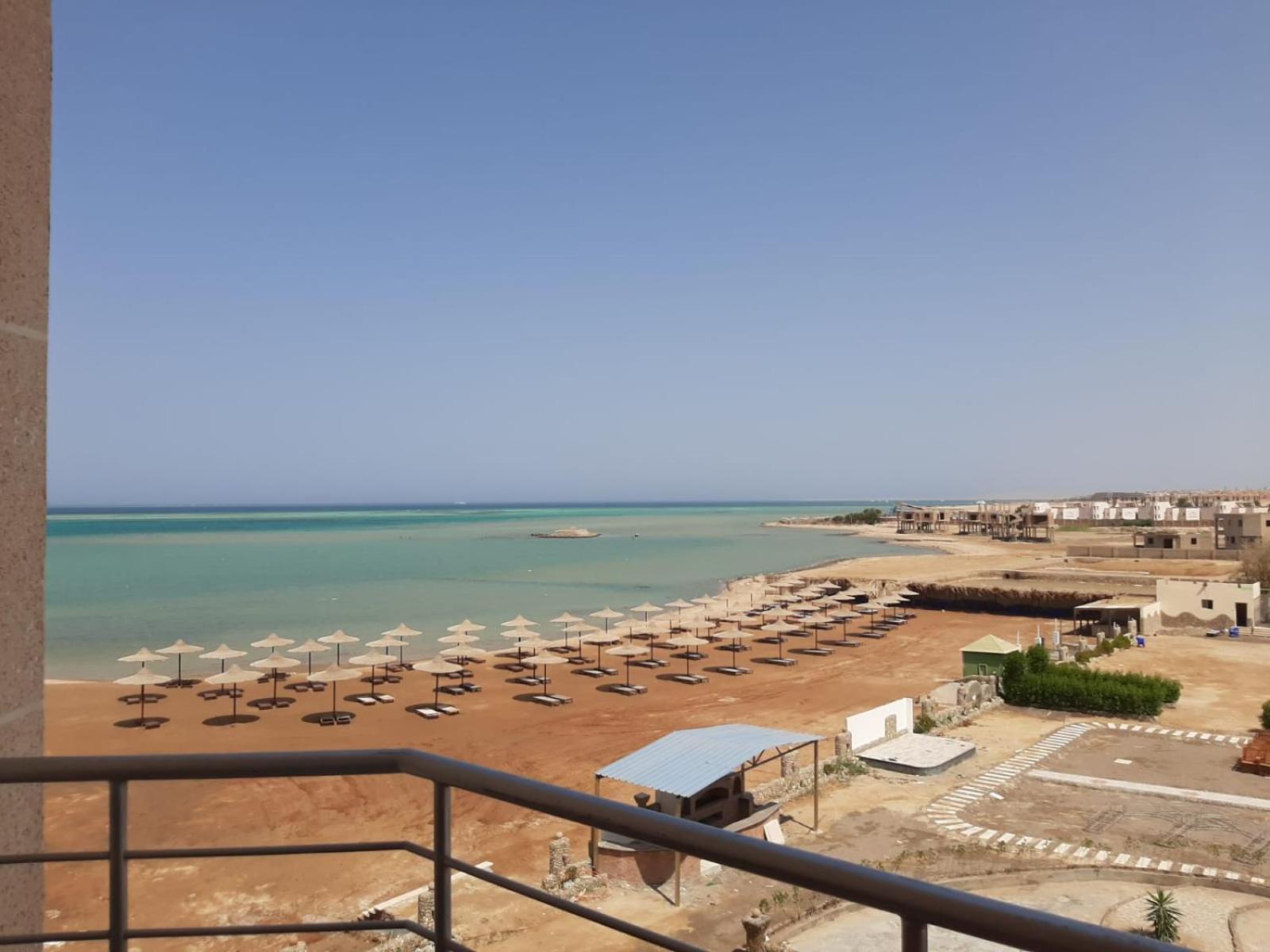 Casablanca Beach For Families And Couples Only Aparthotel Hurghada Bagian luar foto